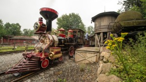 W.n017636_2050jan01-disneyland-railroad-frontierland-station_16-9.jpg