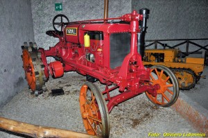 x06 Trattore Farmall F-30 (U.S.A. 1932).JPG