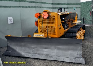 x19 Caterpillar CAT D8.jpg