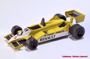 053. Renault RE 40.jpg