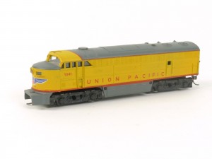 AHM Tempo Union Pacific Diesel Locomotive Engine 1041 HO Scale Model Trains-1.jpg