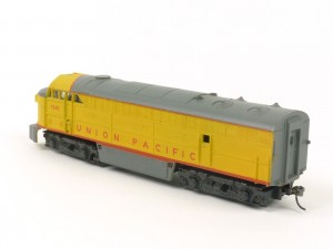 AHM Tempo Union Pacific Diesel Locomotive Engine 1041 HO Scale Model Trains-2.jpg