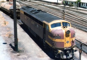 zz1-Class 42 diesel - NSWR_loco_4204_at_Albury,_~1977.jpg