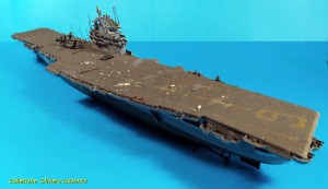 FOTO 75 USS Essex CV9 - Revell.jpg