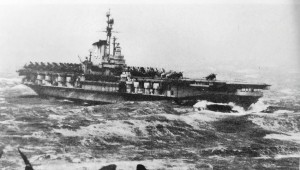 Z- USS Midway con mare agitato.jpg