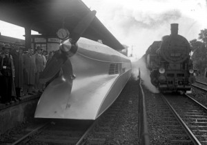 Bundesarchiv_Bild_102-11902,_Berlin,_Schienenzeppelin.jpg