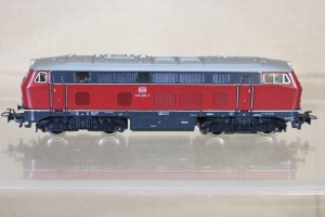 Rivarossi LOCO MARKLIN MÄRKLIN di prova 3075 AC DB BR 212 loco 1819 2.jpg