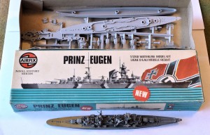 Scatola aperta e modello Prinz Eugen.JPG