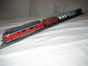 Scatola New Haven  e Deutsche Bundesbahn V 200 089.jpg