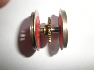Rivarossi L221-R main driving wheels gear 34 teeth.JPG
