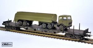 L302852 Pianale con autobotte militare (2001).JPG