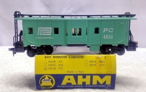AHM caboose verde Penn central.JPG