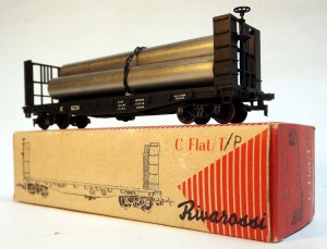 Flat con tubi T-P 01.jpg