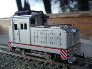 Rivarossi-art. A A-R  locomotiva  diesel argento fascia rossa 9.JPG
