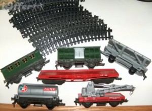 new-ray-hard-plastic-train-cars-and-track-d6cb1.jpg