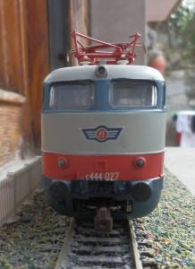Rivarossi-art.1454 locomotiva E 444.027 ridotta.jpg