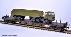 L302852 Pianale con autobotte militare (2001).JPG