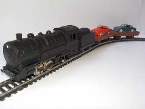 treno con auto lima.jpg