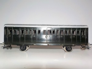 CARROZZA COME ERA PRIMA SENZA VETRINI.jpg