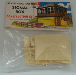 airfix signal box.jpg