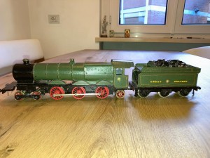 loco e tender lato sx.jpg
