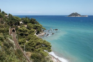 Linea ferroviaria panoramica.jpg