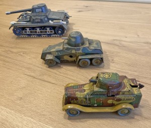 dueautoblinde+carroarmato.jpg