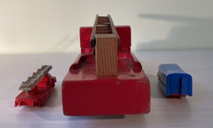 AutobotteLego_Legno+2_dietro.jpg